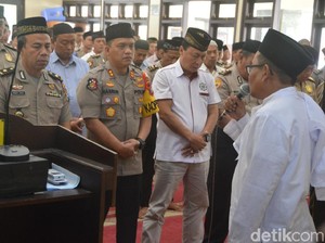 Cerita soal Karomah dan Kewalian Mbah Moen dari Madiun