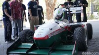 Tim ini mendesain, manufaktur, hingga meng-assembly sebagian besar bagian seperti motor dan sistem kontrol yang akan digunakan pada mobil formula tersebut.Foto: Pool (ITS)