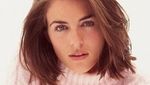 Bukan Pacar! Ini Pose Liz Hurley dengan Anaknya
