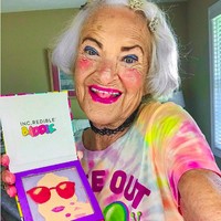 Kepopulerannya sampai membuatnya diajak sebuah brand kosmetik untuk berkolaborasi. Helen memiliki makeup kolaborasinya sendiri dengan merek INC.redible. Foto: Instagram @baddiewinkle