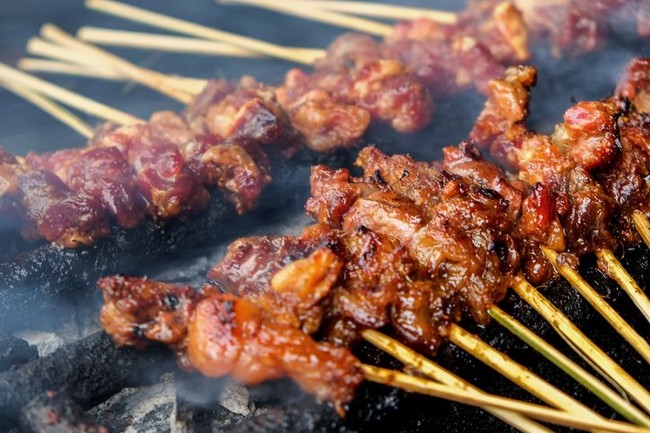 Kalau Mau Makan di Warung Tenda Nyaman, Ikuti 5 Tips Ini