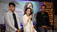 Steffi merilis single bertajuk Ku Pendam Sendiri. Pool/Noel/detikFoto.