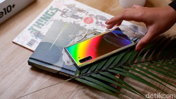 Untuk pertama kalinya, Galaxy Note10 hadir dalam dua ukuran. Foto: Adi Fida Rahman/detikINET