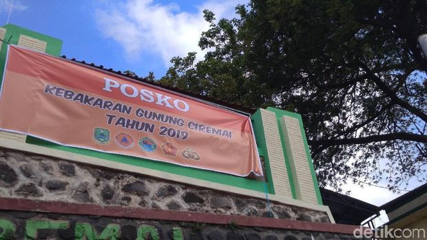 Angin dan Medan Terjal Hambat Pemadaman Kebakaran Gunung Ciremai