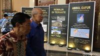 Mantan Menteri Perumahan Cosmas Batubara menghadiri peluncuran buku, 'Abdul Gafur Zamrud Halmahera' di Balai Kartini, 10 Januari 2019.