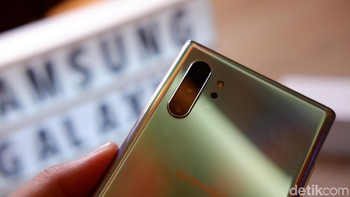 Ada empat kamera di bagian belakang Galaxy Note 10 Plus. Foto: Adi Fida Rahman/detikINET