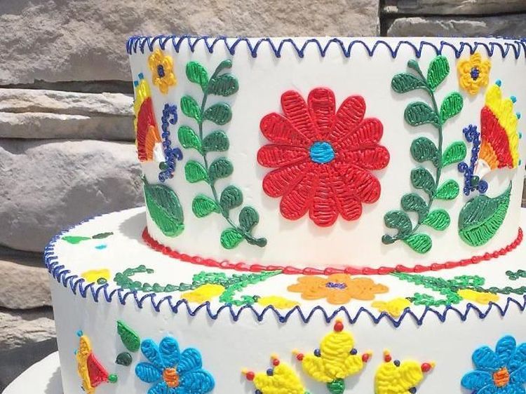 10 Kreasi Kue Cantik dengan Motif Rajut Aneka Warna