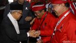 Gaya Jokowi Saat Hadiri Kongres V PDIP