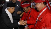 Wapres terpilih Maruf Amin juga terlihat hadir.
