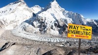 Berbatasan dengan Tibet dan Nepal, Mount Everest atau gunung Everest memiliki ketinggian mencapai 8.848 meter di atas permukaan laut. Meski memiliki medan yang sulit, tapi ribuan pendaki tetap berusaha mendaki gunung salju ini. Foto: Istimewa