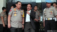 Dalam kesempatan yang sama, Menteri ATR/BPN Sofyan Jalil mempersilakan pihak kepolisian untuk menindak anggota kementerian yang ikut membantu sindikat tersebut. Sofyan berada di Polda Metro hari ini juga dalam rangka berkoordinasi dengan Kapolda Metro terkait kasus-kasus mafia tanah yang sedang ditangani oleh Polda Metro.