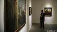 Kedua, dengan mempublikasikan karya-karya koleksi negara ke hadapan publik, maka hal tersebut merupakan suatu bentuk pertanggungjawaban negara dalam memberikan kesempatan dan akses kepada publik untuk mengapresiasi, mendapatkan pengetahuan atau wawasan, serta mempelajari lebih dalam terkait seniman maupun karya seni rupa koleksi negara Indonesia.