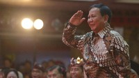 Ini momen saat Prabowo di tengah acara kongres PDIP sebagai undangan khusus. Foto: Prabowo di Kongres PDIP (ANTARA FOTO/Nyoman Budhiana)