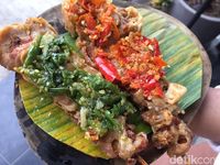 Taichan Bang Gondrong: Pedas Gurih Sate Taichan XL dan Geprek Dua Sambal