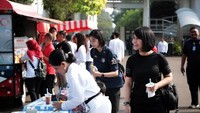 Sosok cantik anggota TNI AU berpangkat Kapten ini setia mendampingi Ibu Negara. Meski bertugas menjaga keselamatan Ibu Negara, tapi Sandhyca kerap menampilkan momen santai. Foto: instagram @sandhycaputrie
