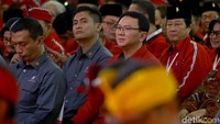 Iya. Terus nggak boleh ya namanya mau Aseng, mau Ahok, mau Badu, kalau dia warga negara Indonesia, ya sudahlah, kata Megawati. Ada yang bilang, Bu, jangan panggil Ahok lagi. Ya saya bilang memang namanya begitu. Masa nggak boleh manggil. Terus tadi saya sapa, Pak Purnama apa kabar, sambung Mega, yang diikuti tawa hadirin.