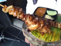 Taichan Bang Gondrong: Pedas Gurih Sate Taichan XL dan Geprek Dua Sambal