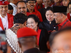Ekspresi Mega-Prabowo dan Puan-Prananda Saat Selfie Bareng