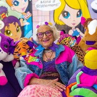 Helen mulai eksis di Instagram sejak 2014 saat cucunya yang berusia 19 tahun memposting foto dirinya di media sosial. Sejak saat itu Helen menjadi favorit banyak orang. Foto: Instagram @baddiewinkle