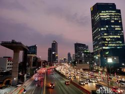 Menikmati Indahnya Cahaya Kota dalam Bidikan Kamera Ponsel