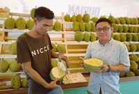 Penjual Durian Ini Dapat Untung Rp. 27 Milliar Per Bulan
