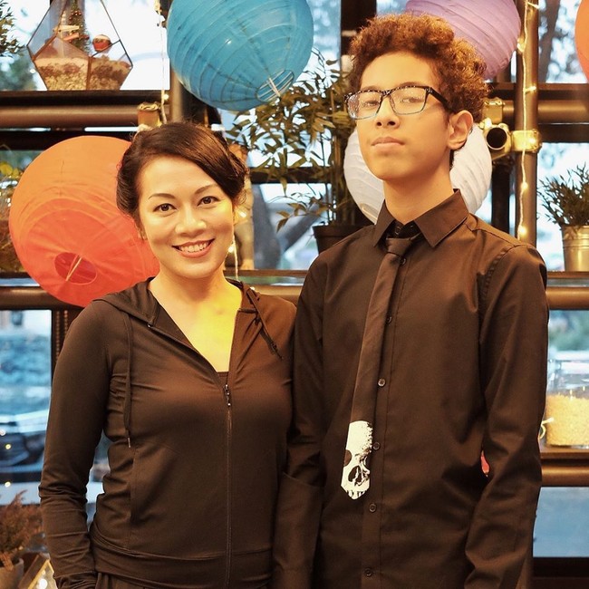 Dewi Lestari dan Marcell Siahaan menikah pada September 2003. Pernikahan mereka dikaruniai seorang putra bernama Keenan Avalokita Kirana. Pada 2008 keduanya berpisah dan kini masing-masing telah memiliki pasangan lagi. Bercerai secara baik-baik, Marcell dan Dewi pun kini juga masih berteman. Foto: Instagram