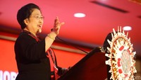 Megawati juga berbicara soal enaknya menjadi pemenang Pemilu 2019. Menurutnya, semua orang ingin merapat.