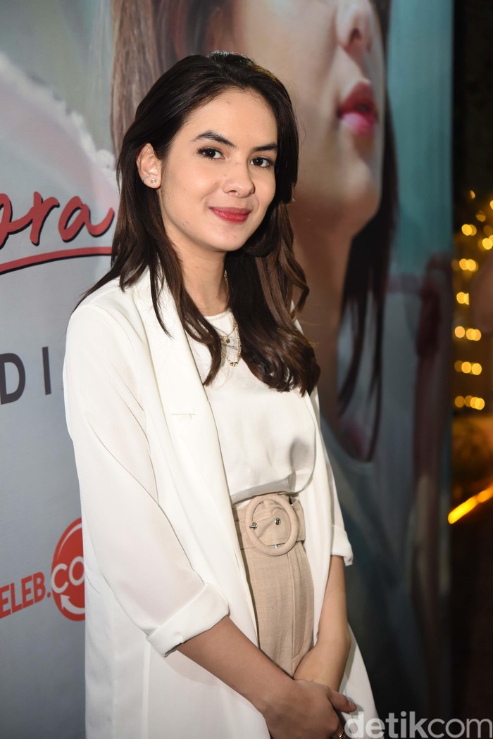 Steffi Zamora Steffi Zamora bersama kekasihnya saat ditemui di kawasan Lebak Bulus.