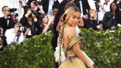 Foto: Terpesona Model Seksi Jasmine Sanders yang Dijuluki Golden Barbie