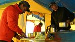 Serunya Makan dengan Pemandangan Gunung Everest yang Tertinggi Di Dunia