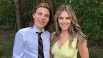 Bukan Pacar! Ini Pose Liz Hurley dengan Anaknya