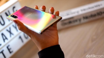 Baterainya berkapasitas 4.300 mAh dengan fash charging 45W. Foto: Adi Fida Rahman/detikINET