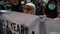 Sebelumnya, pemerintah DKI Jakarta menyatakan tidak lagi menanggung logistik makanan pencari suaka di pengungsian eks lahan Kodim, Kalideres, Jakarta Barat, mulai 1 Juli 2019. Selama satu minggu ke depan, UNHCR-lah yang akan menyediakannya. 