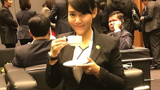 Momen Kulineran Ajudan Iriana Jokowi hingga Tingkah Lucu Kucing Oren