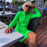 Jika biasanya selebgram adalah seorang wanita muda yang cantik, maka berbeda dengan nenek selebgram satu ini.  Helen memiliki followers yang jumlahnya cukup fantastis, yaitu 3,8 juta. Foto: Instagram @baddiewinkle