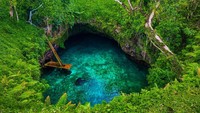 Satu tempat yang sangat identik dengan keindahan Samoa adalah To Sua Ocean Trench. To Sua Ocean Trench adalah kolam alami yang berada di Pulau Upolu. (iStock)