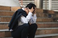 Tak Penuhi Target, Para Karyawan Dipaksa Makan Ikan Hidup dan Darah Ayam