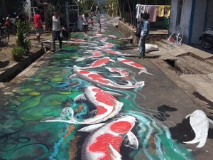 Kece! Jalanan Kampung di Magelang Disulap Jadi Sungai yang Penuh Koi