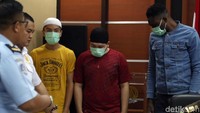 Ketiga WNA itu tidak dapat menunjukkan dokumen keimigrasiannya saat dirazia. Ketika diperiksa lebih lanjut di kantor Imigrasi, Is Edy menjelaskan HA dan SM, memiliki kartu UNHCR.