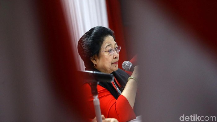 Ketua umum PDIP Megawati Soekarnoputri memberikan keterangan kepada awak media, Bali, Denpasar, Kamis (8/8/2019). Kongres V PDIP di Bali kembali mengukuhkan Megawati Soekarnoputri sebagai ketua umum. Megawati langsung diambil sumpah jabatan di hadapan para kader.