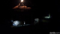 Melihat satwa kebun binatang di malam hari sambil berpetualang dan berinteraksi dengan satwa? Datang saja ke Kebun Binatang Serulingmas, Banjarnegara. (Uje Hartono/detikcom)