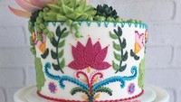 Tak melulu harus bertingkat-tingkat, kue Vigil juga tetap cantik meski hanya satu tingkat seperti ini. Foto: Leslie Vigil
