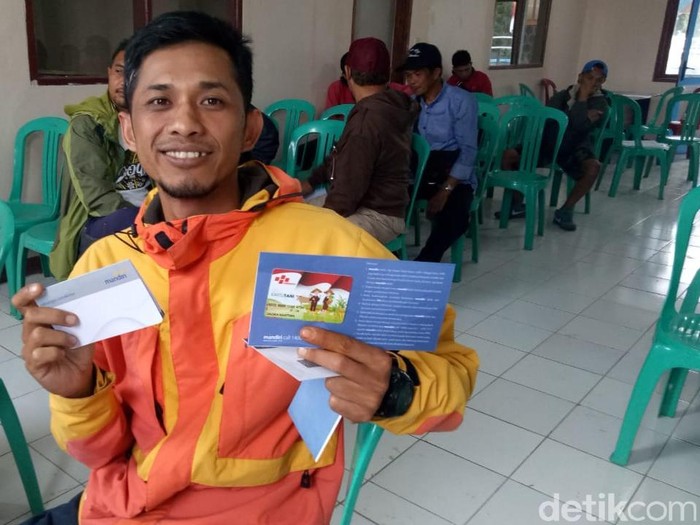 Kartu tani di Bandung Barat belum bisa digunakan