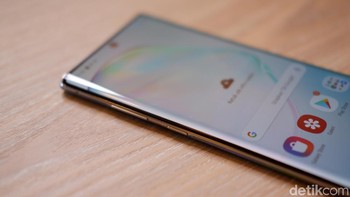 Samsung membekali duo Galaxy Note 10 dengan prosesor octa core Exynos 9825 dengan pabrikasi 7nm. Foto: Adi Fida Rahman/detikINET