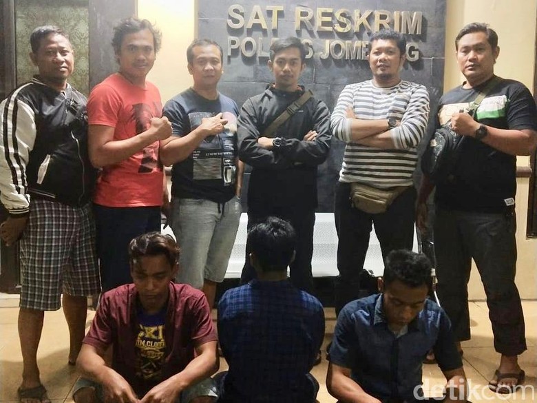 Seorang Gadis di Jombang Dicekoki Miras Lalu Dicabuli Tiga Pemuda Seorang Gadis di Jombang Dicekoki Miras Lalu Dicabuli Tiga Pemuda