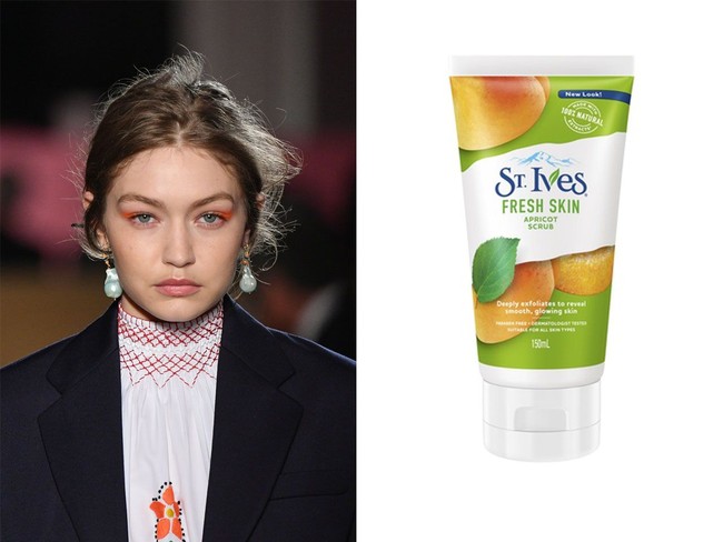 Produk drugstore favorit dari Gigi Hadid adalah St. Ives Apricot Scrub yang dijual di pasaran sekitar Rp 52 ribu. Produk eksfoliasi kulit ini berguna untuk mengangkat sel-sel kulit mati pada wajah. Kandungan buah apricot yang kaya akan antioksidan, vitamin C dan vitamin E diklaim dapat membuat kulit menjadi lebih lembut. Foto: dok. Getty Images, Ist