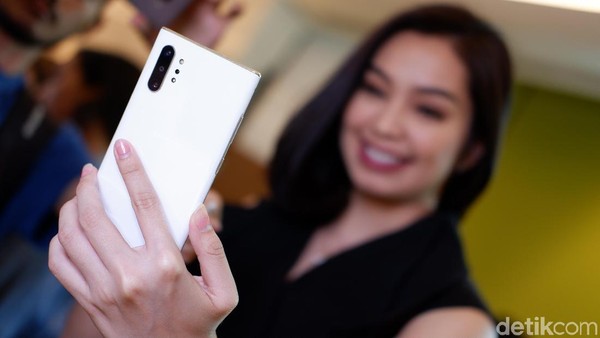Menggenggam Galaxy Note 10 di Indonesia
