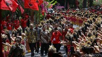 Dia hadir bersama rombongan. Kehadiran Prabowo disambut Yasonna Laoly, Tjahjo Kumolo, dan Trimedya Pandjaitan.