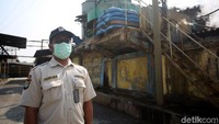 Dinas Lingkungan Hidup (LH) DKI Jakarta melakukan inspeksi mendadak (sidak) terkait polusi udara di sejumlah pabrik di ibu kota, Jakarta, Kamis (8/8/2019).