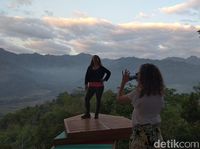 Punthuk Setumbu, Spot Sunrise Favorit di Magelang